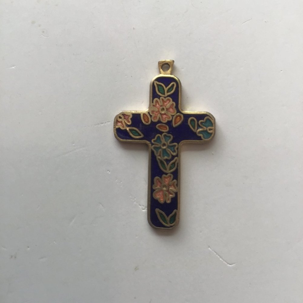 Cloissant Cross Pendant